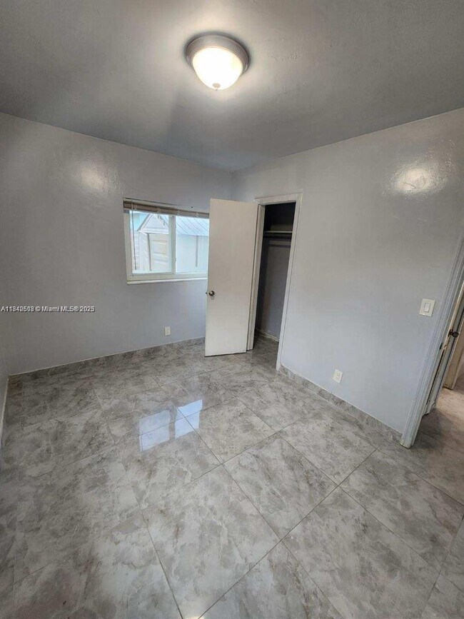 Foto del edificio - 1015 NW 24th Ave