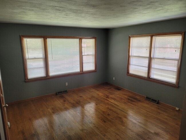 Living room - 1127 Aebersold Dr