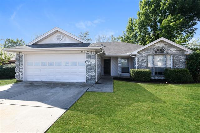 Primary Photo - 914 Pierce Arrow Dr