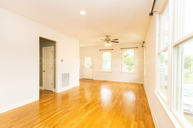 Foto del edificio - 226 N Hickory St