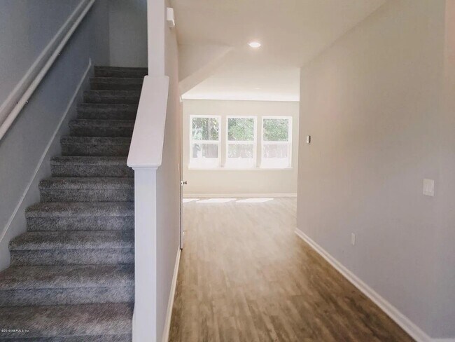 Building Photo - 220 Sawmill Landing Dr