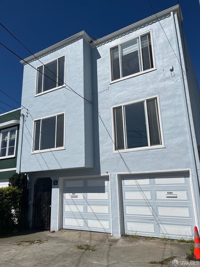 Building Photo - 1221 40th Ave
