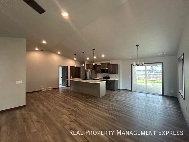 Building Photo - 3 Bedroom 2 Bathroom Home for Rent