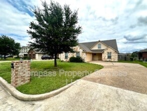 Building Photo - 3040 Lippizan St