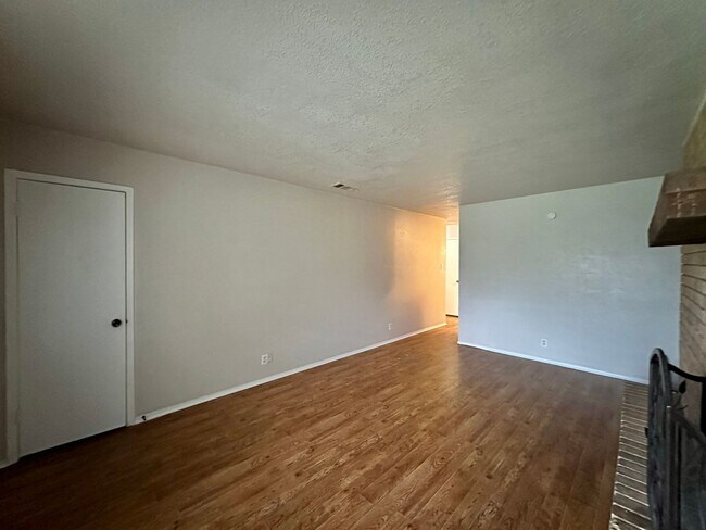 Foto del edificio - 3006 Trenton Dr