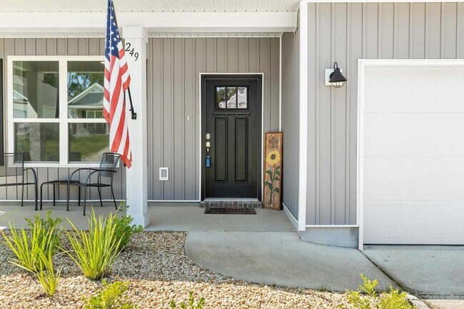 Foto del edificio - 249 Camellia Dr