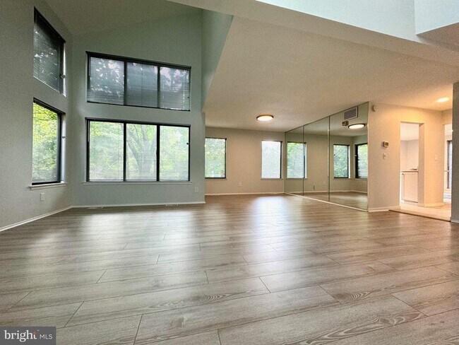 Foto del edificio - 104 Sayre Dr