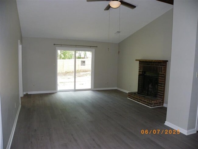 Building Photo - 929 N Willowick Dr