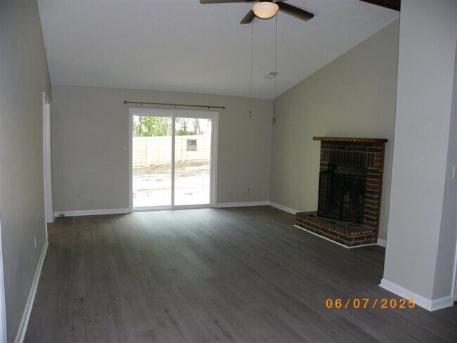 Foto del edificio - 929 N Willowick Dr