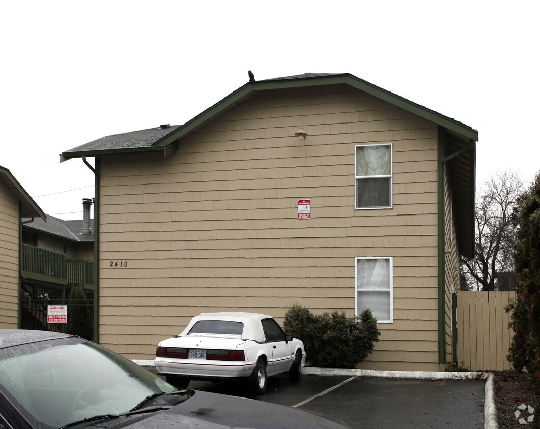 Building Photo - 2410 S I St
