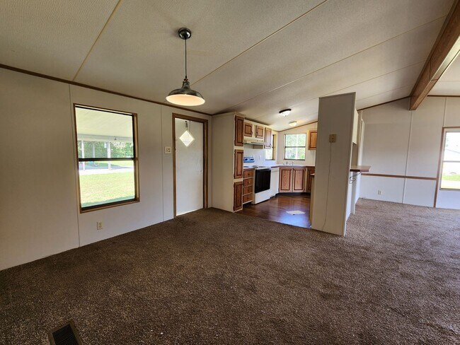 Foto del edificio - 2 Bedroom 2 Bathroom W/ Storage in family friendly neighborhood!