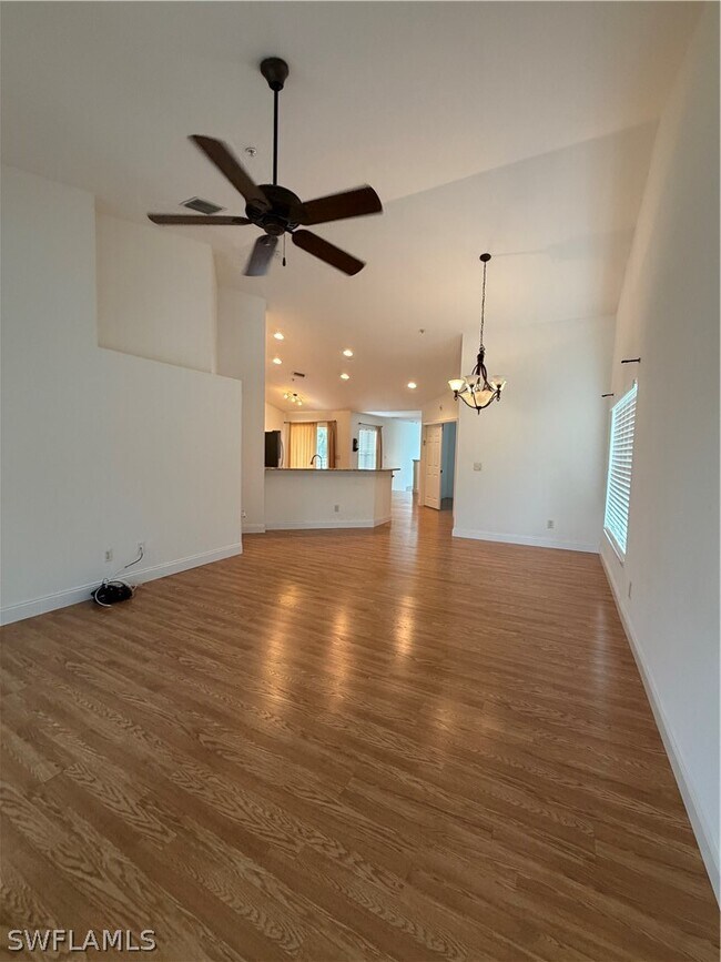 Foto del edificio - 5070 Cedar Springs Dr