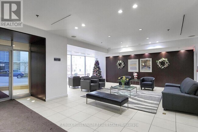 Building Photo - 36 Lee Centre Dr