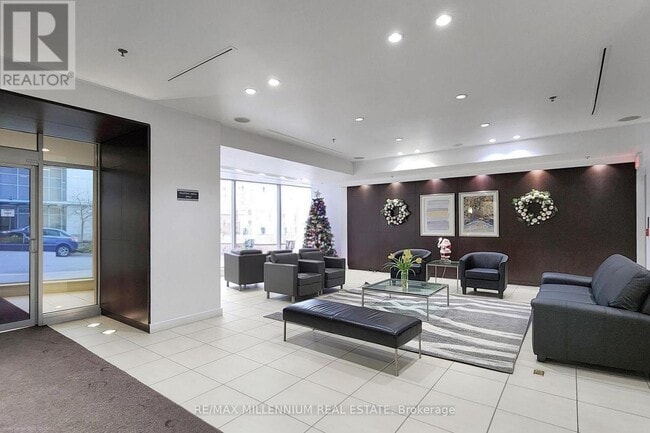 Photo du bâtiment - 36 Lee Centre Dr