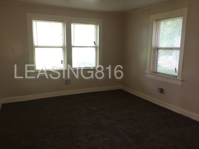 Foto del edificio - 327 N Cedar Ave