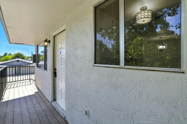 Foto del edificio - Gorgeous 2 Bed Condo in Foothill Farms