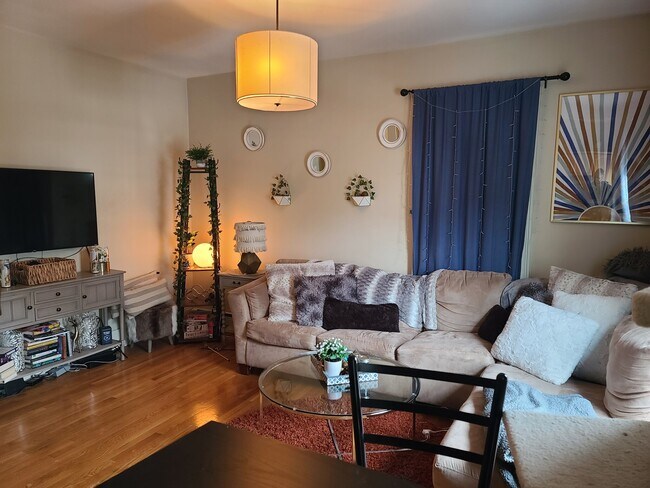 Foto del edificio - 543 E 6th St