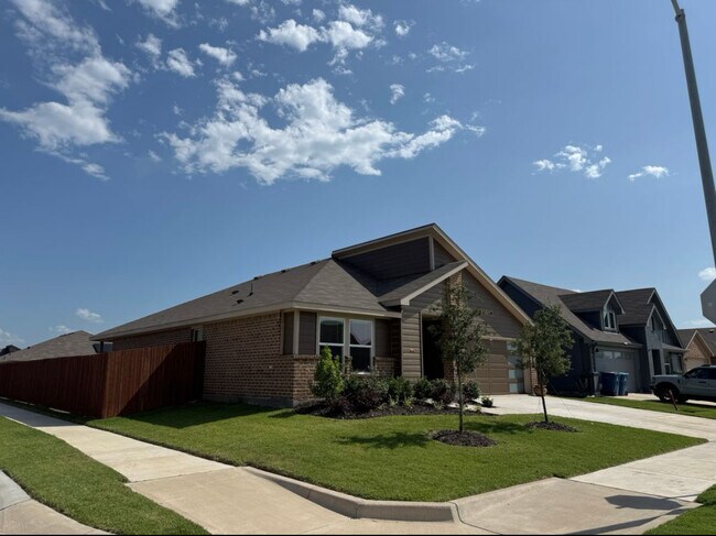 Building Photo - 701 Trinity Pk Trl