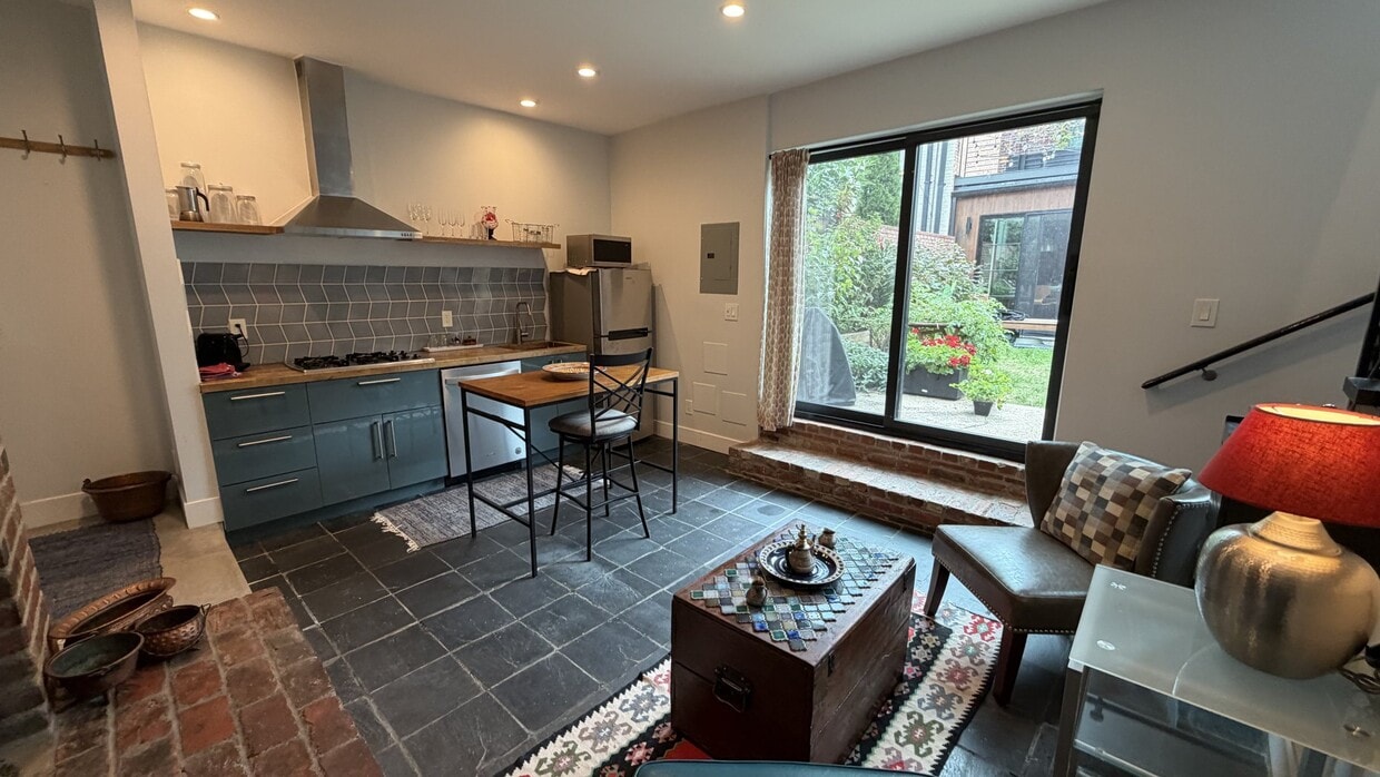 Photo - 211 10th St SE (Washington, DC)