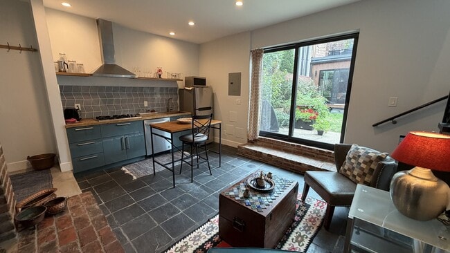 Photo - 211 10th St SE (Washington, DC) Townhome