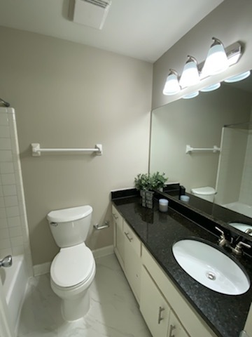 Baño renovado - Park Ridge Apartments