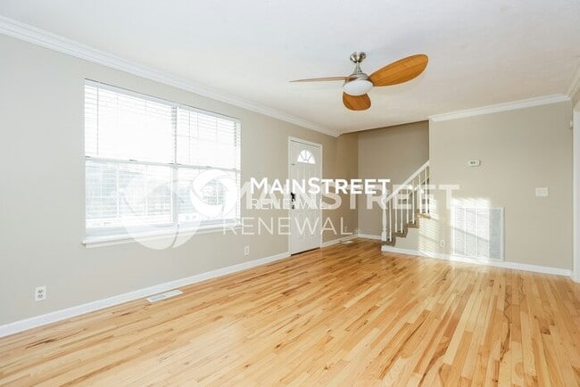 Building Photo - 3 Bedroom Pet-Friendly Home in Nashville, TN with Main Street Renewal