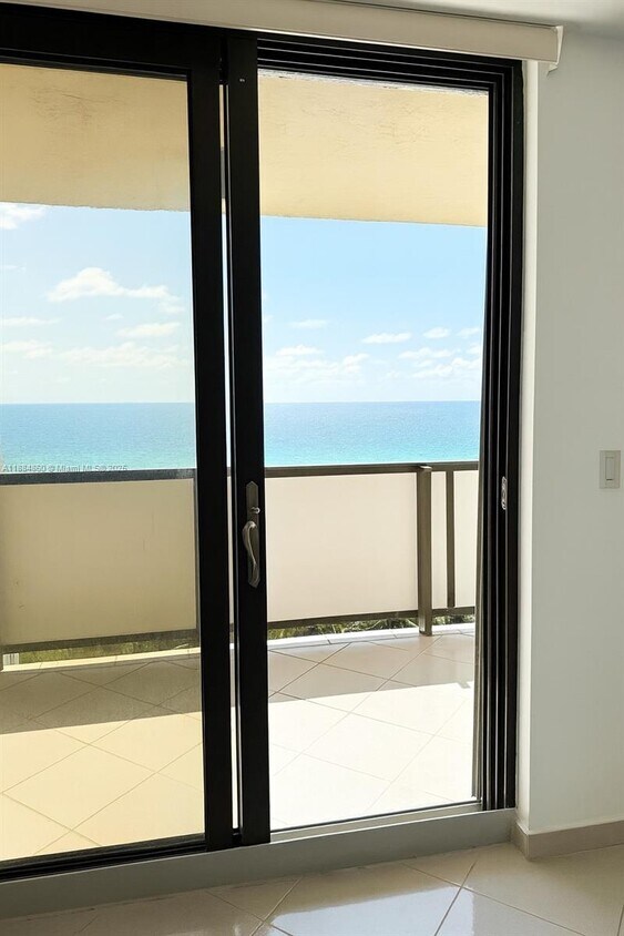 Foto principal - 1623 Collins Ave