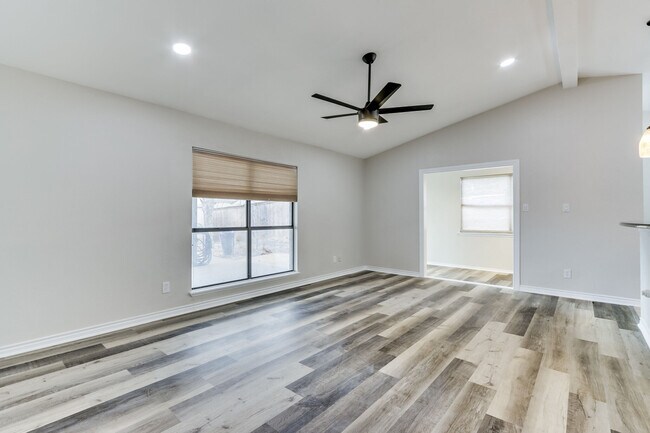 Foto del edificio - 7116 Galloway Ct