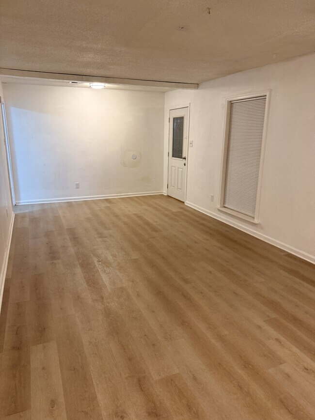 Foto del edificio - 3633 Woodley Rd