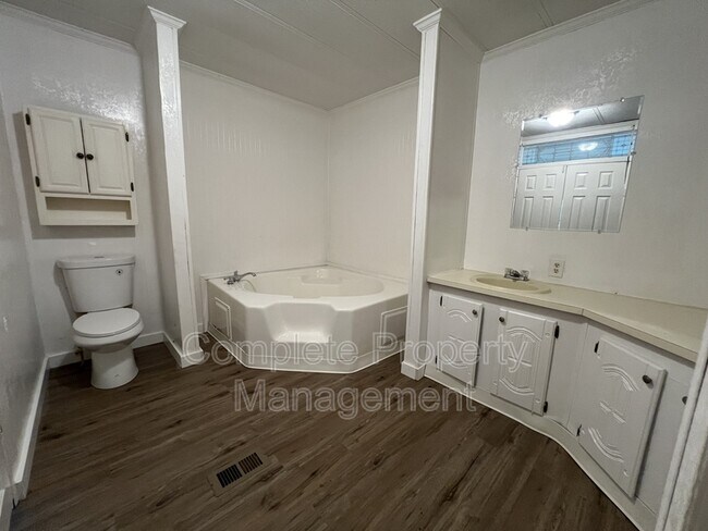 Foto del edificio - 12071 Woodland Lake Rd