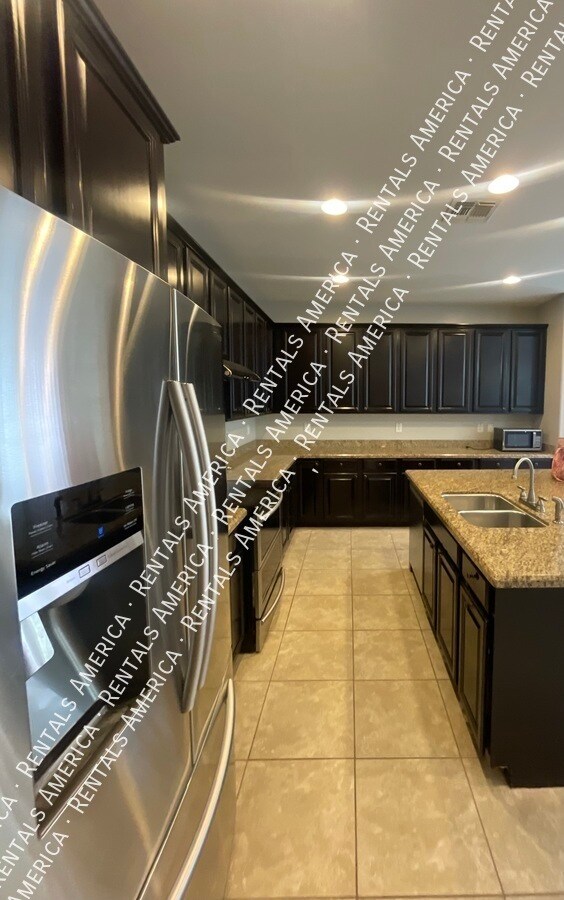 Foto del edificio - 15573 W Laurel Ln