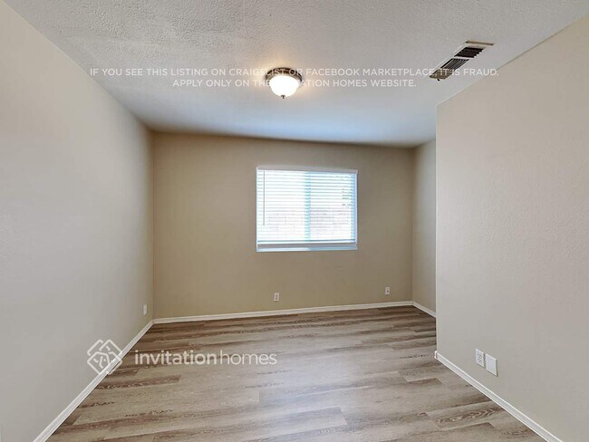 Foto del edificio - 8812 W Holly St
