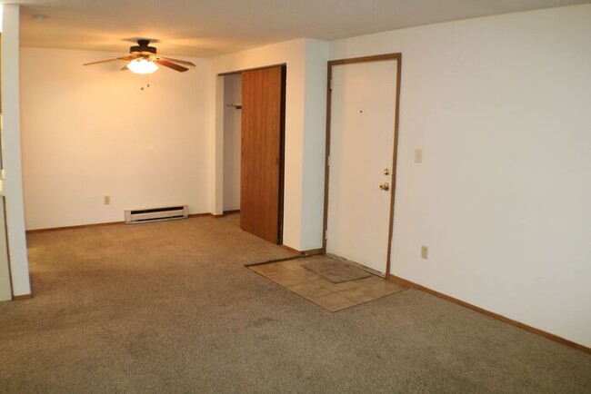 Foto del edificio - $850 | 2 Bedroom, 1 Bathroom Apartment | C...