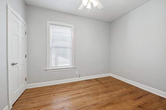 Foto del edificio - 5831 W Byron St