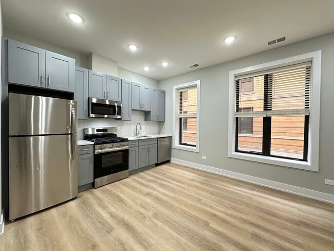 Building Photo - 431 W Belden Ave