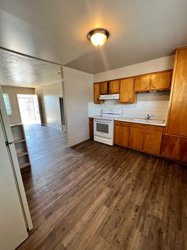 Building Photo - 305 Charleston Dr. NE