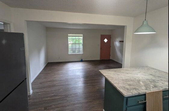 Sala de estar - 108 Fawn Dr