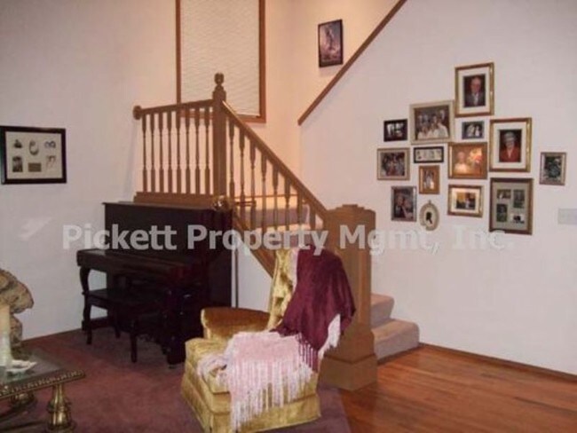 Building Photo - 12686 Plateau Cir NW