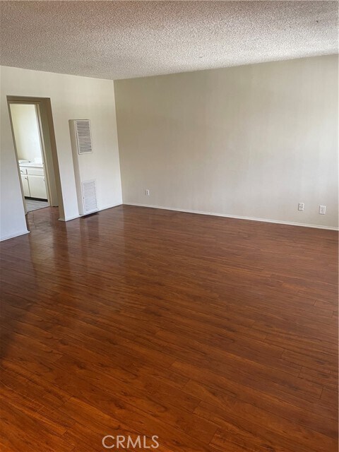 Foto del edificio - 7763 Hellman Ave
