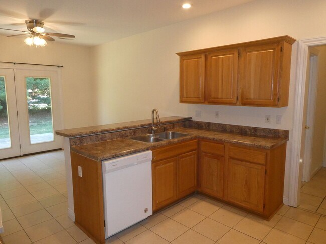 Foto del edificio - 4 Bedroom 3 Bath Home