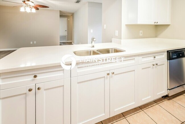 Building Photo - 4 Bedroom Pet-Friendly Home in Valrico, FL...