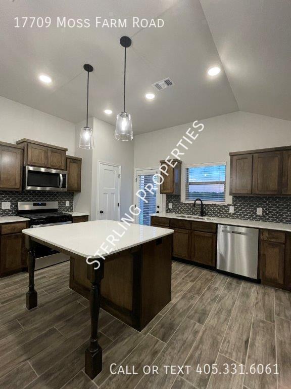 Foto del edificio - 17709 Moss Farm Rd