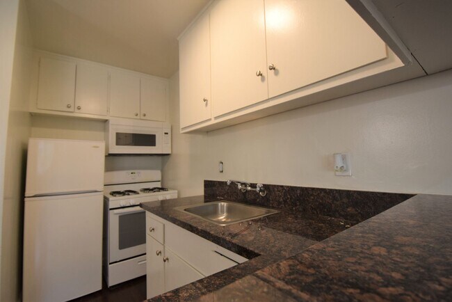 Building Photo - 10645 Valley Spring Ln
