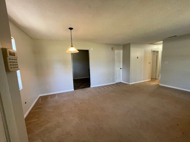 Building Photo - Home For Rent