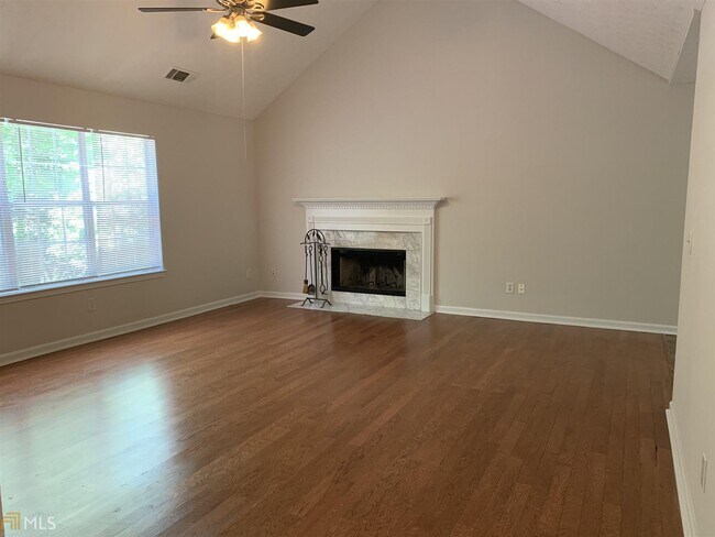 Building Photo - 9815 Parkway Ln