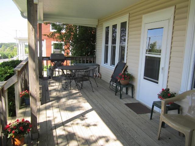 Gran porche delantero - 6014 County Road K