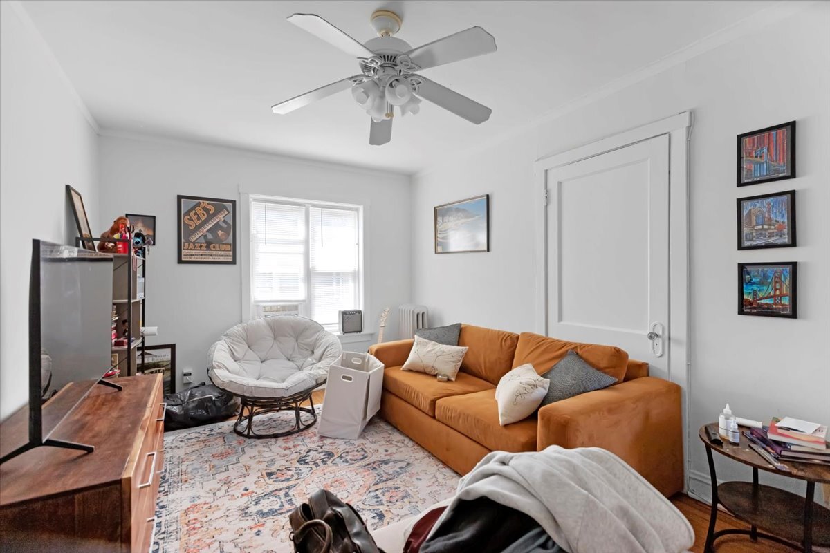 Foto principal - 654 W Oakdale Ave