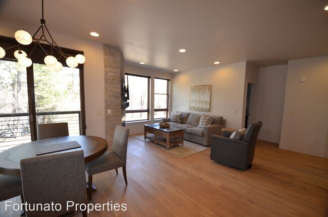 Foto del edificio - 1080 Blue River Pkwy