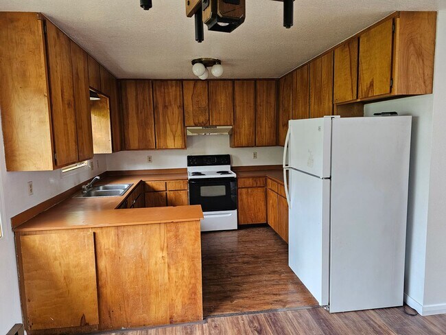 Building Photo - 602 1/2 2nd St.