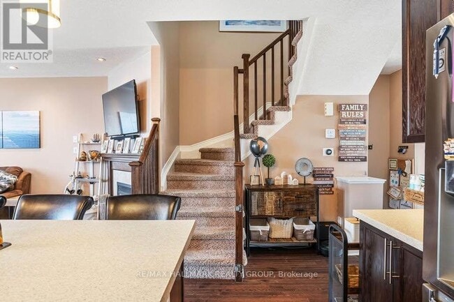 Building Photo - 939 Verbena Crescent